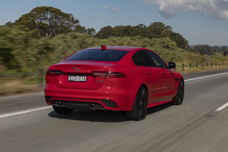  Jaguar XE P300 R-Dynamic 2019 года  (AU) (фото 35 из 40)